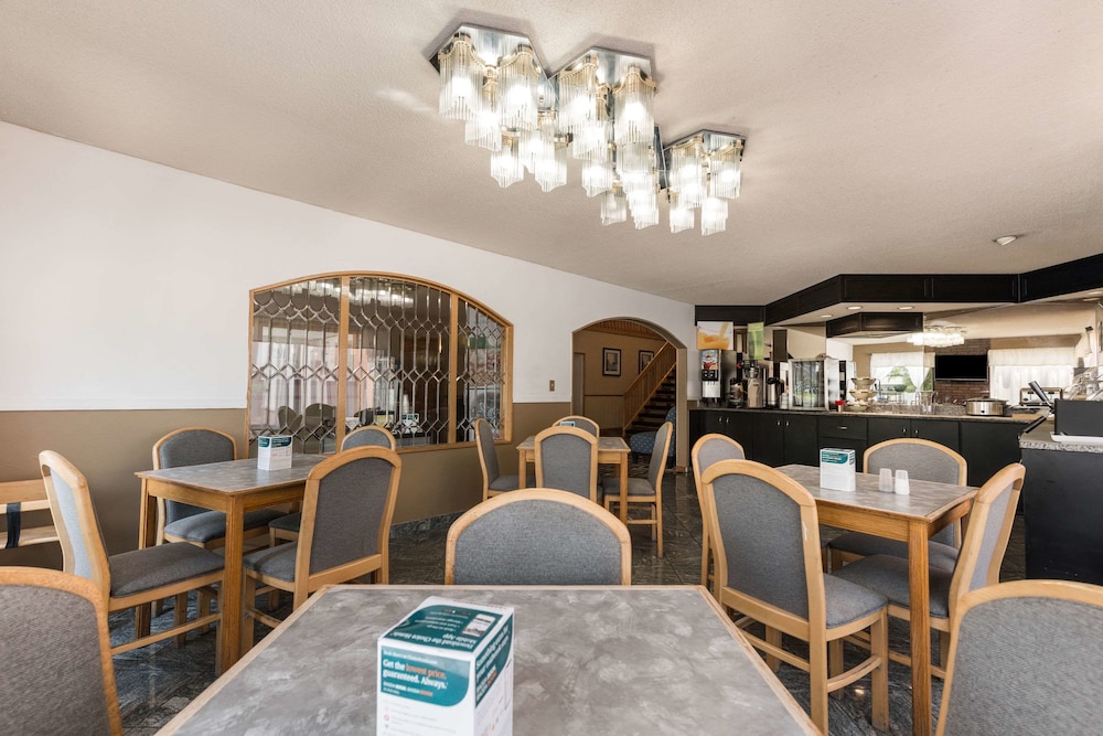 Quality Inn & Suites Portage Central 36/53
