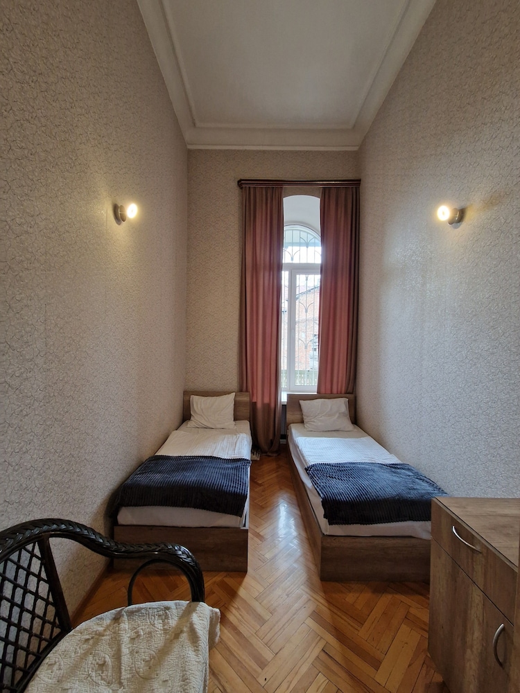 Friendly Hotel 38/50