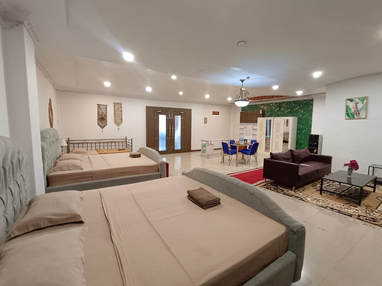 Z Suites Hotel 10/18