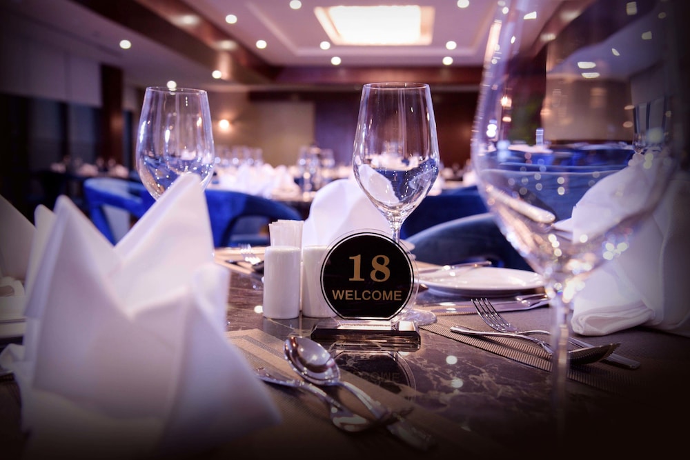فندق ورويك الخبر(Warwick Al Khobar Hotel) 50/75