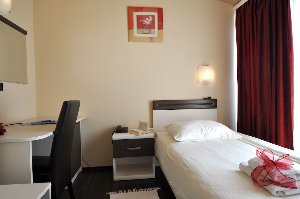 Hotel Fontana 32/65