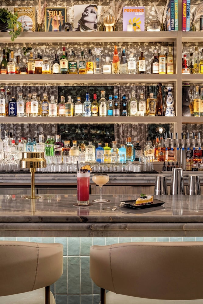 Moxy St Petersburg Downtown 30/37