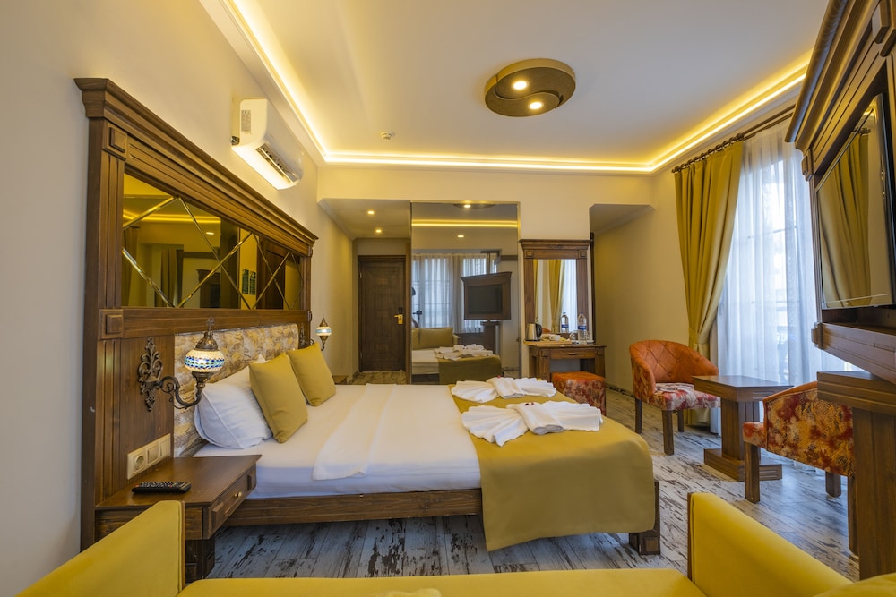 Reis Royal Hotel 73/80