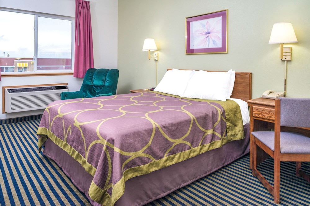 Red Lion Inn & Suites Gretna 8/30