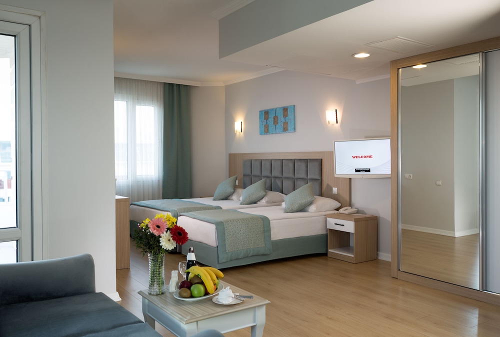 Adonis Hotel 15/50