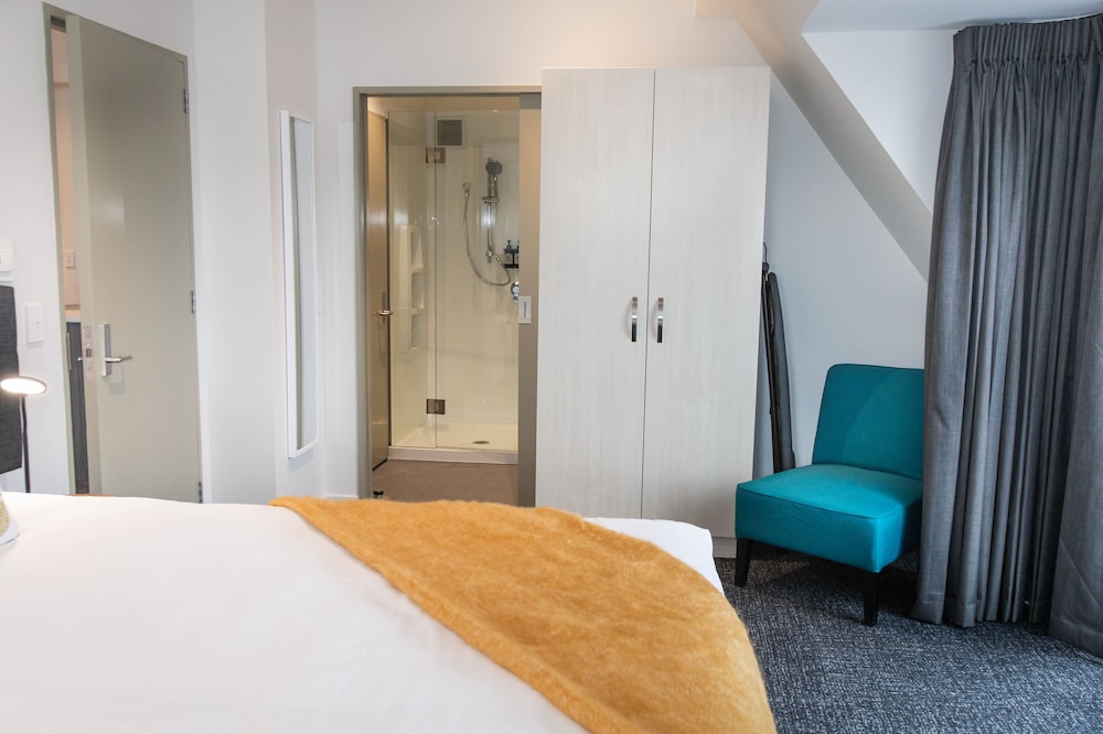 Hotel Give 24/79