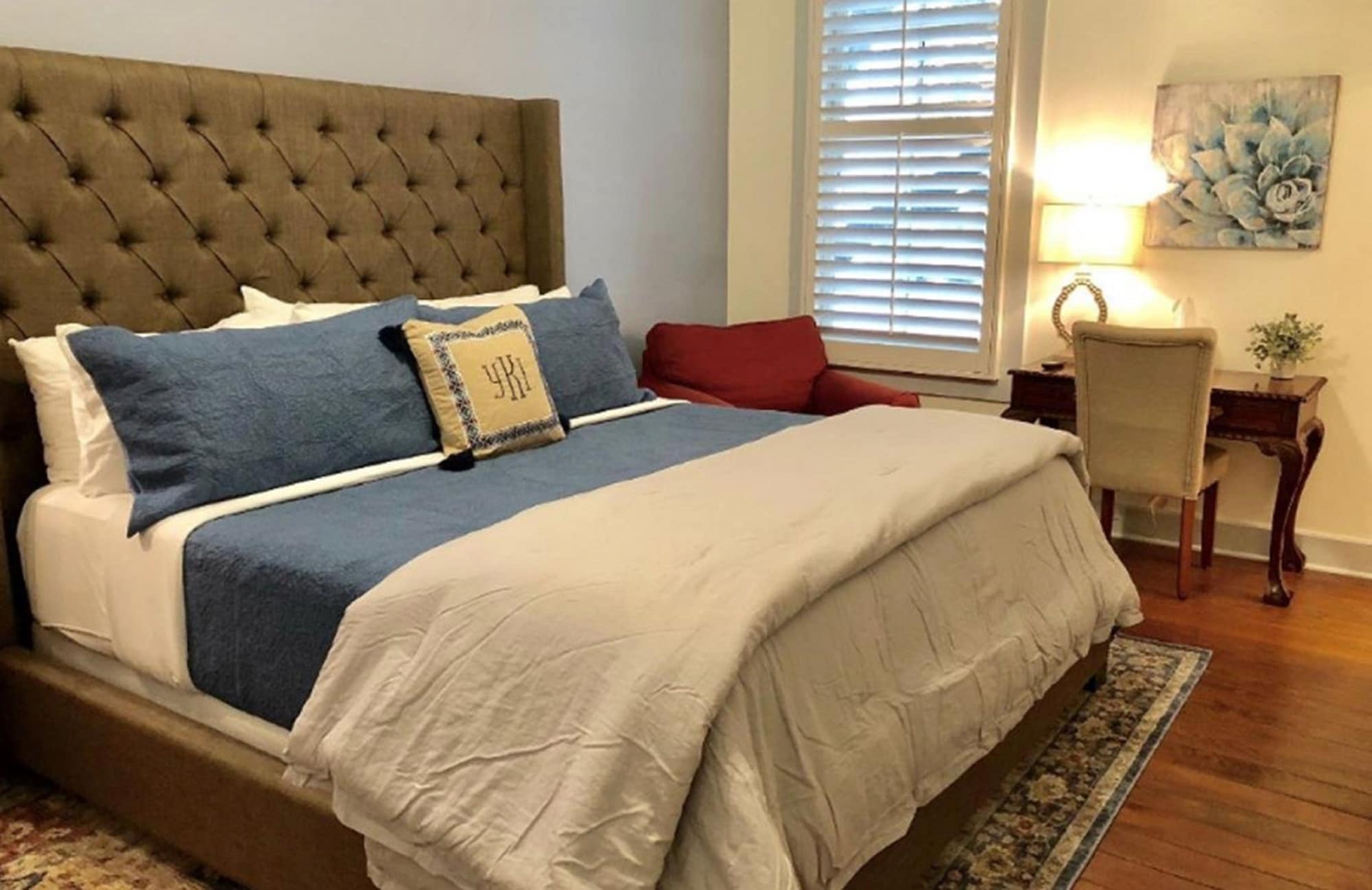 House, King Bed, Sofa