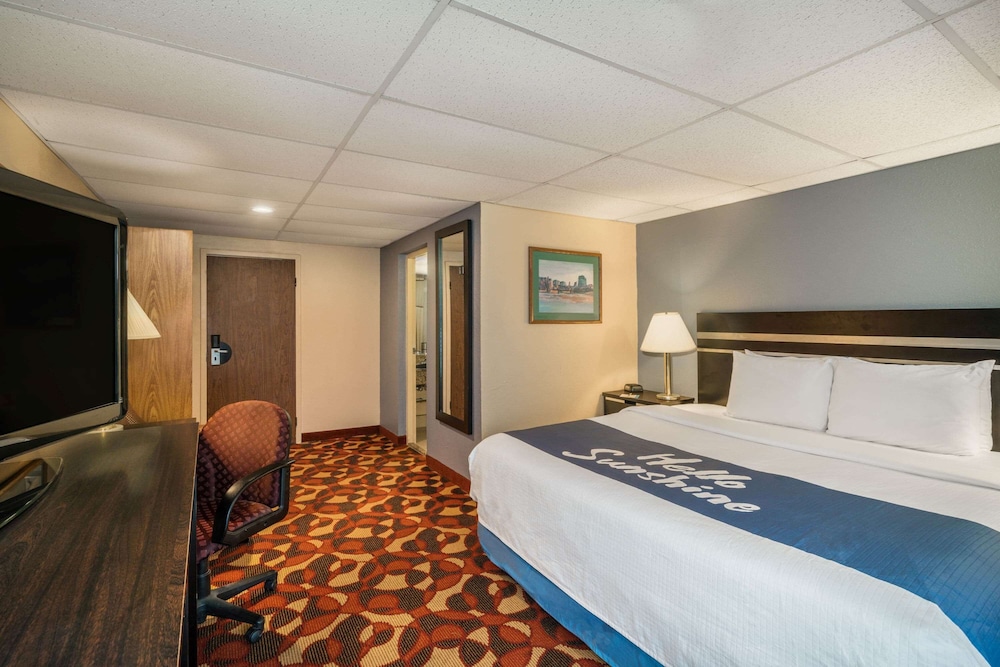 ROOM, KING BED, ACCESSIBLE