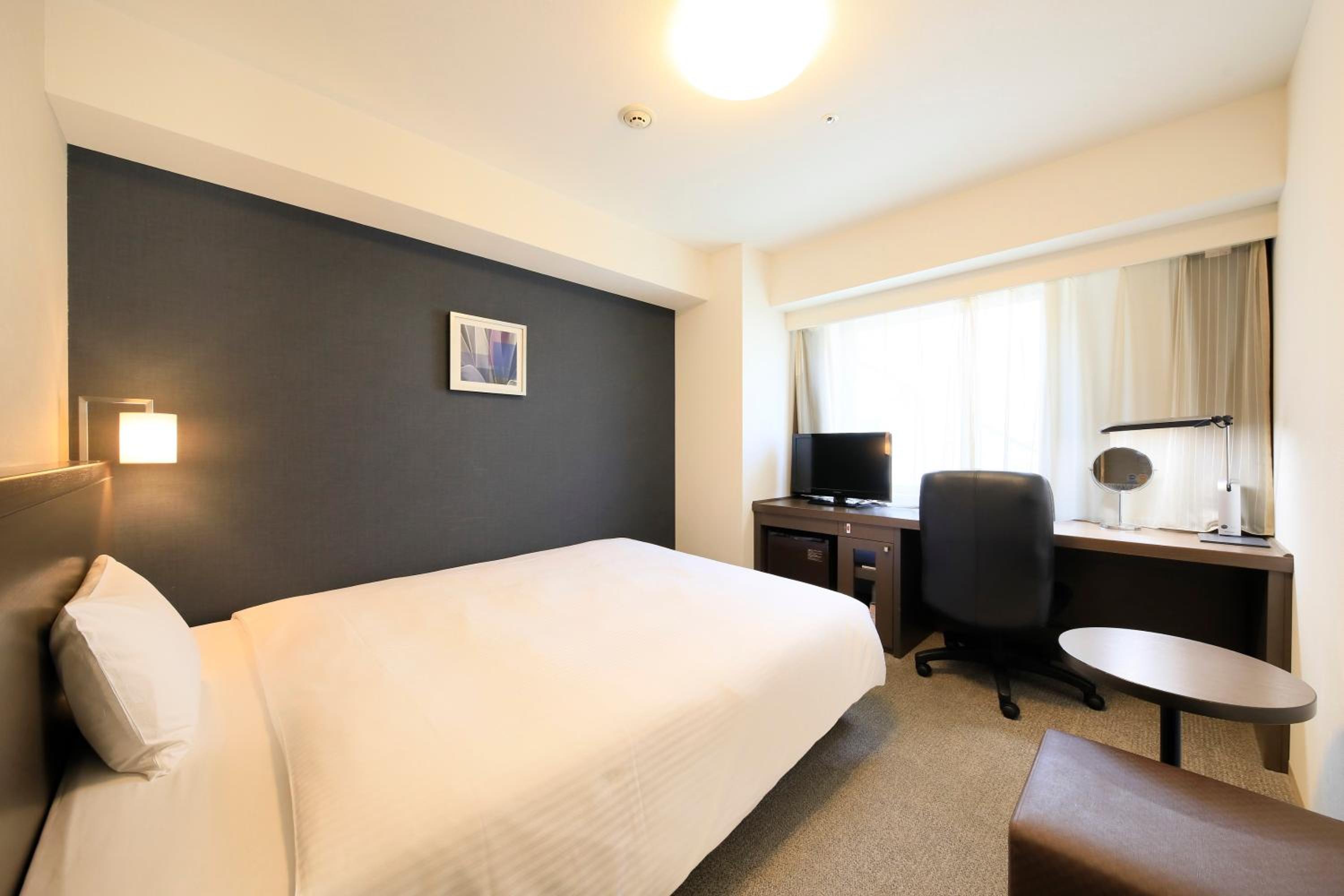 ROOM, DOUBLE BED
