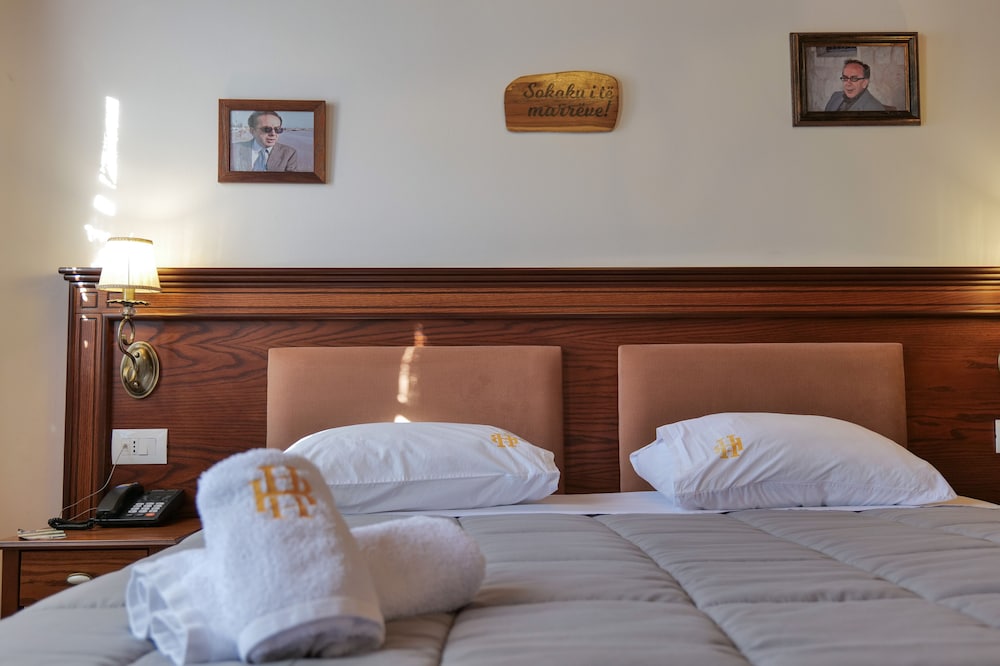 Bineri Hotel Gjirakastra 26/52