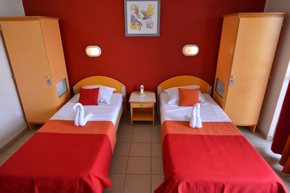 غرفة قياسية بسريرين منفصلين، Centre International de Sejour Hostel 3/5
