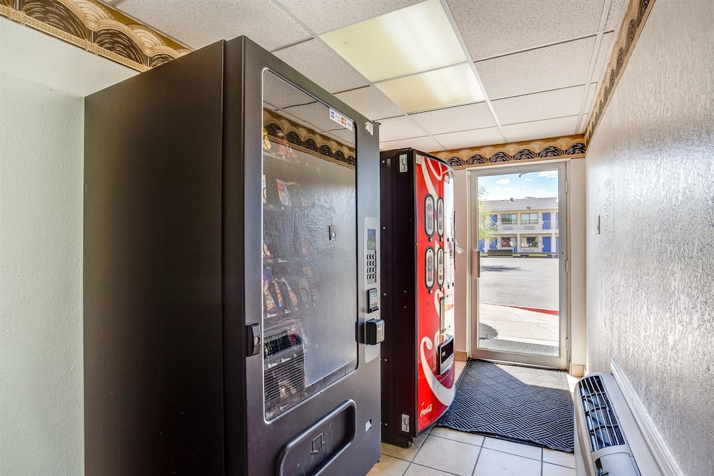 Motel6 El Paso, TX - West 33/66
