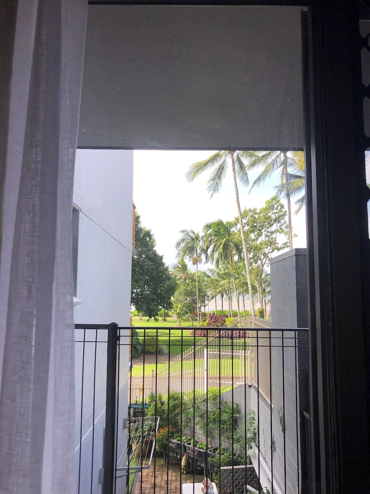 Coral Towers Holiday Suites 6/69