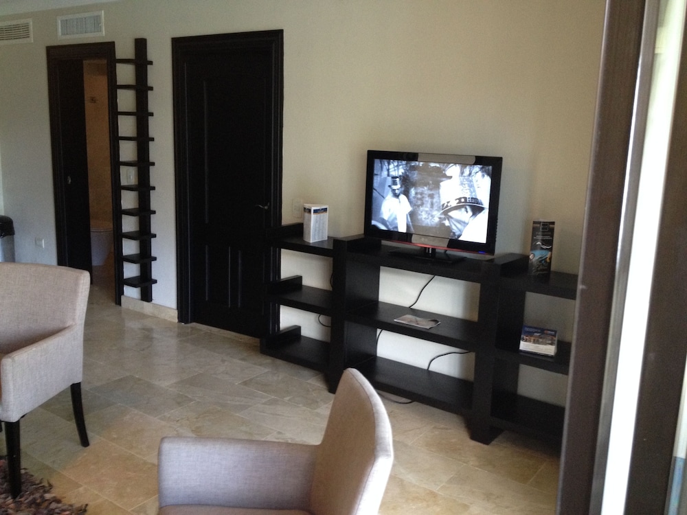 Lifestyle Royal Suites 29/44