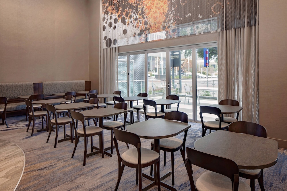 Courtyard By Marriott Dallas Downtown Reunion District 33/45