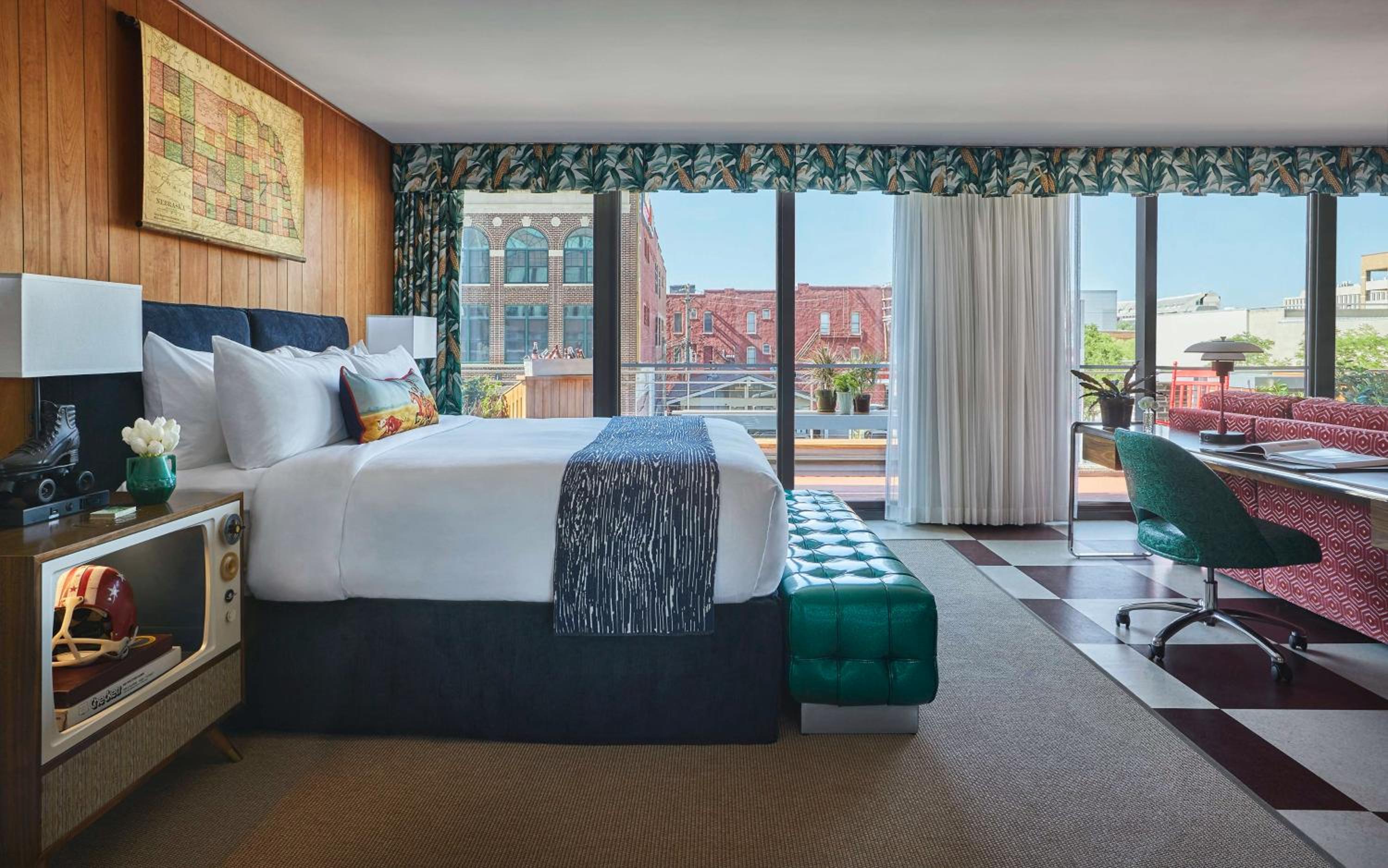 Graduate, Junior Suite, King Bed, Sofa, Balcony
