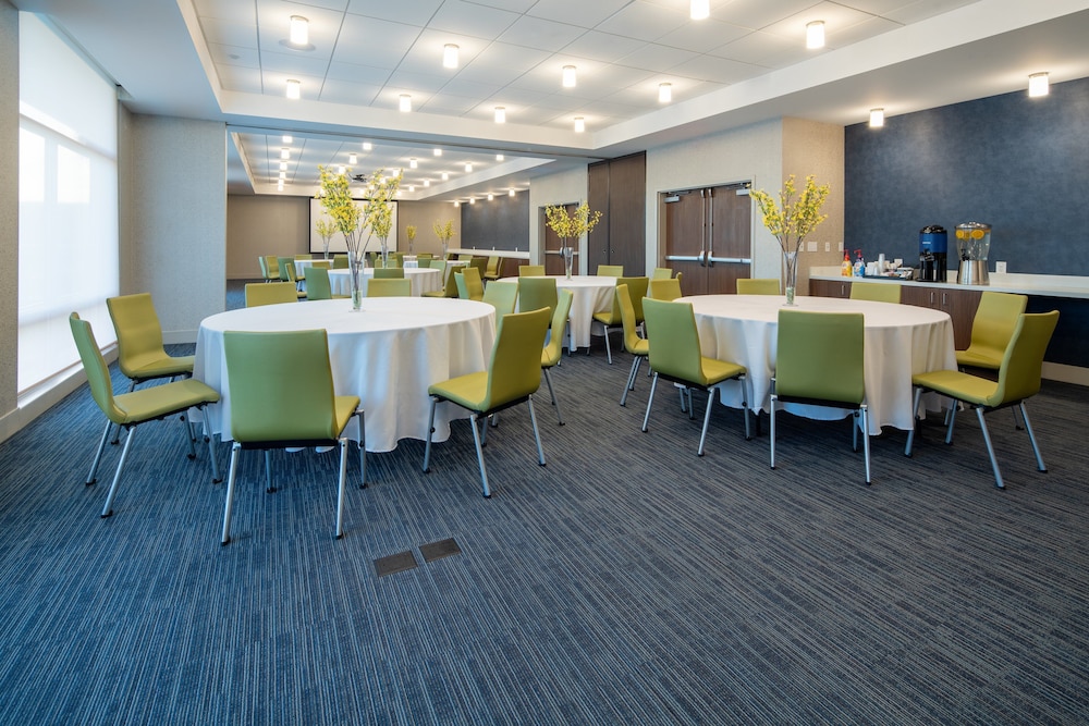 Holiday Inn Express & Suites Murrieta 44/49