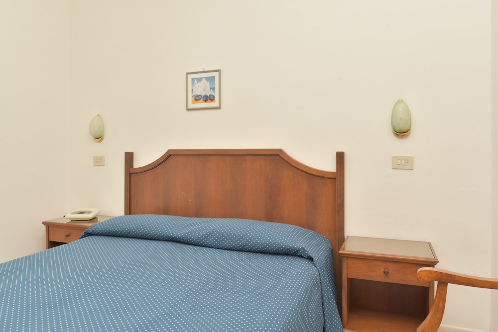 Maronti Hotel 12/55