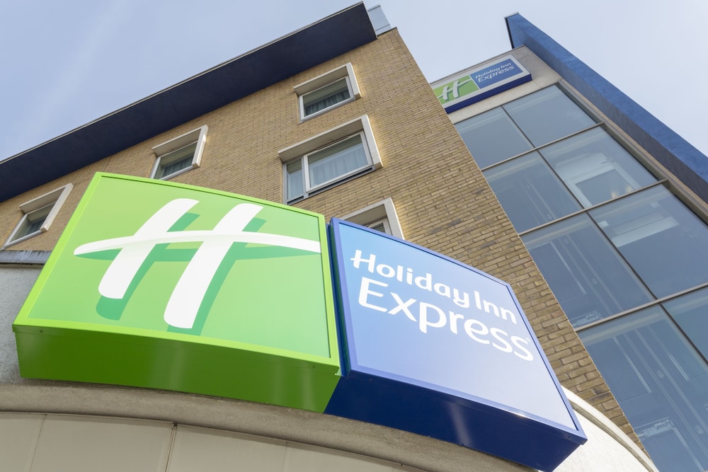 HOLIDAY INN EXPRESS EARLS COURT in LONDON