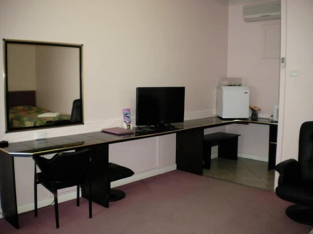 AVALON MOTEL 38/45