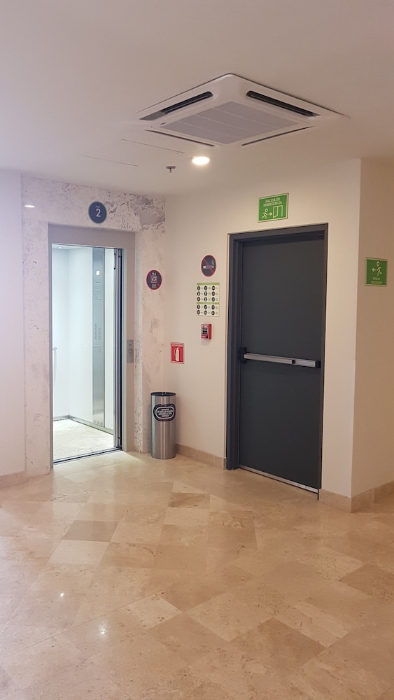 Sr Hotel 4/41