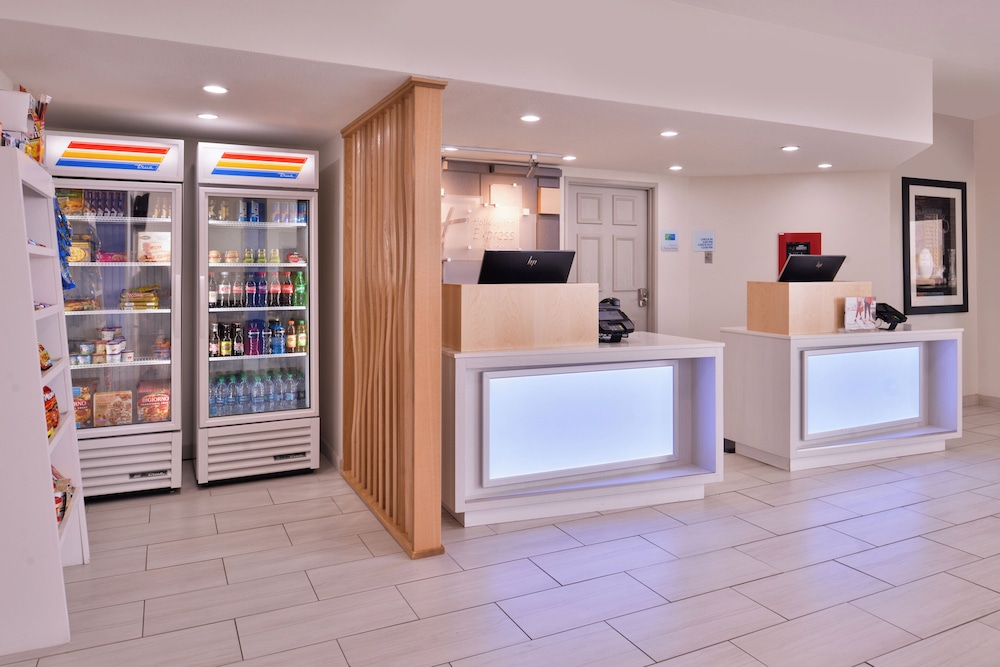 Holiday Inn Express Hotel And Suites Farmington Bloomfield 10/69