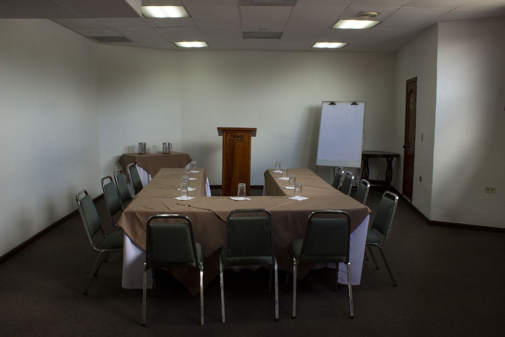 Novo Hotel & Suite 34/59