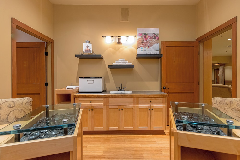 Pacific Shores Resort & Spa 29/48