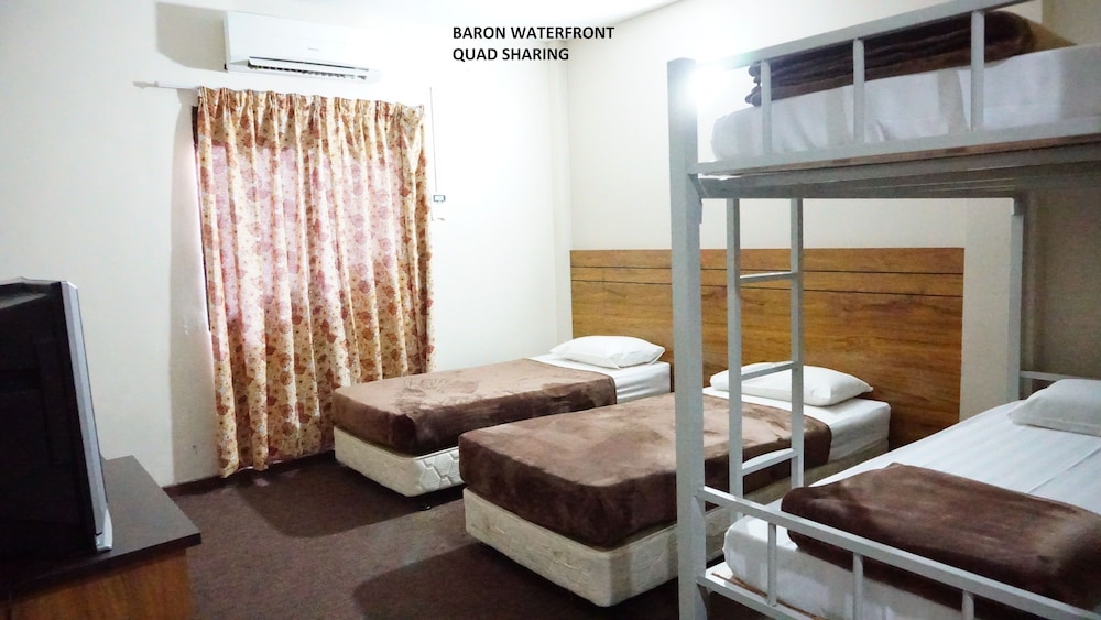 Baron Waterfront Hotel 30/42