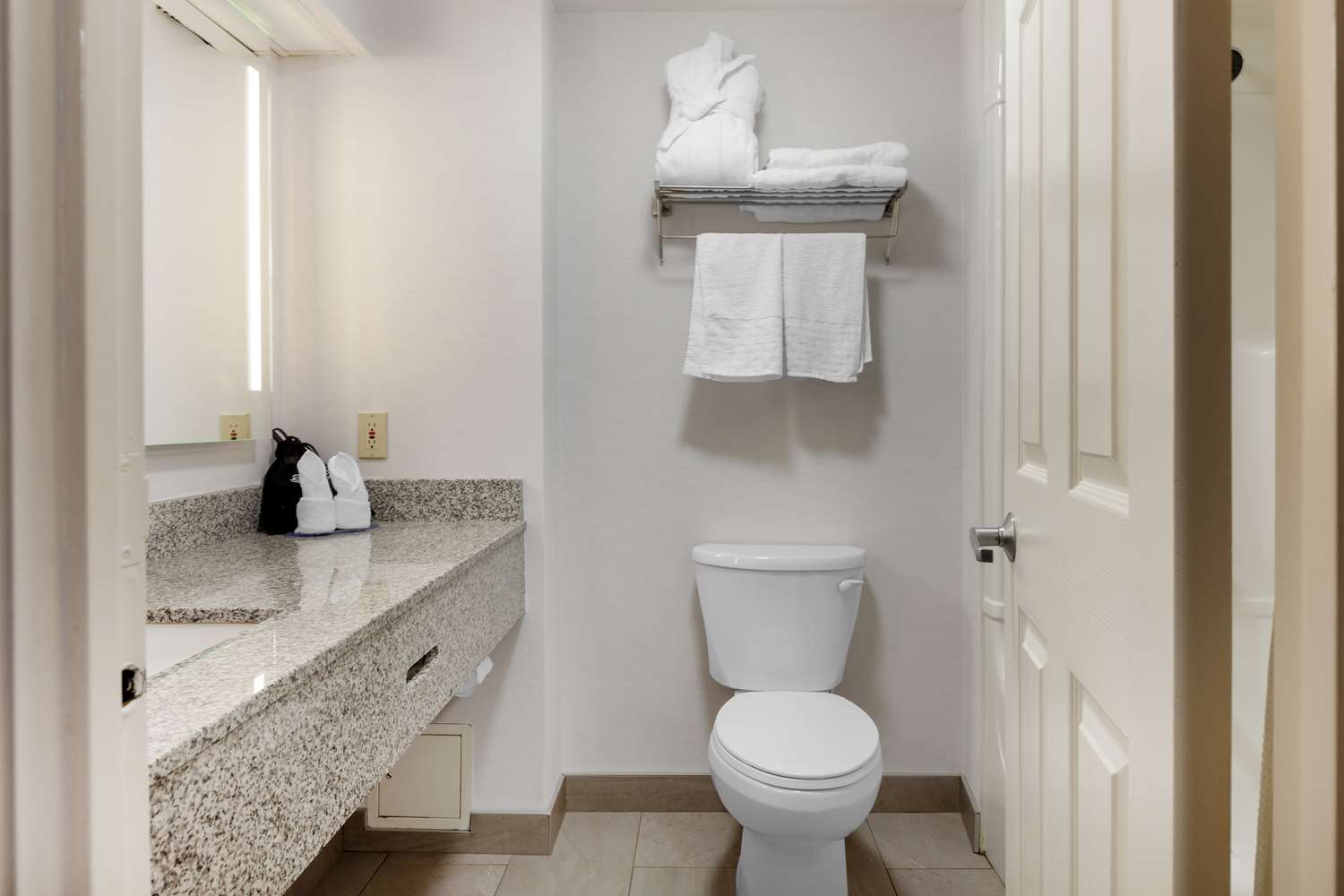 غرفة بسرير كينج مع أريكة، Best Western Milton 4/4