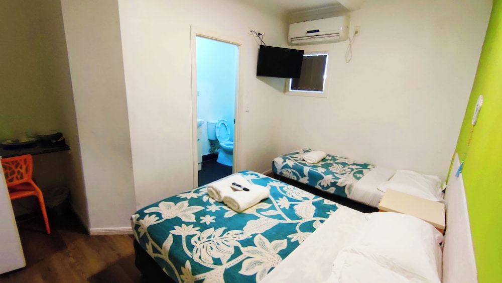 ROOM, TWIN BEDS