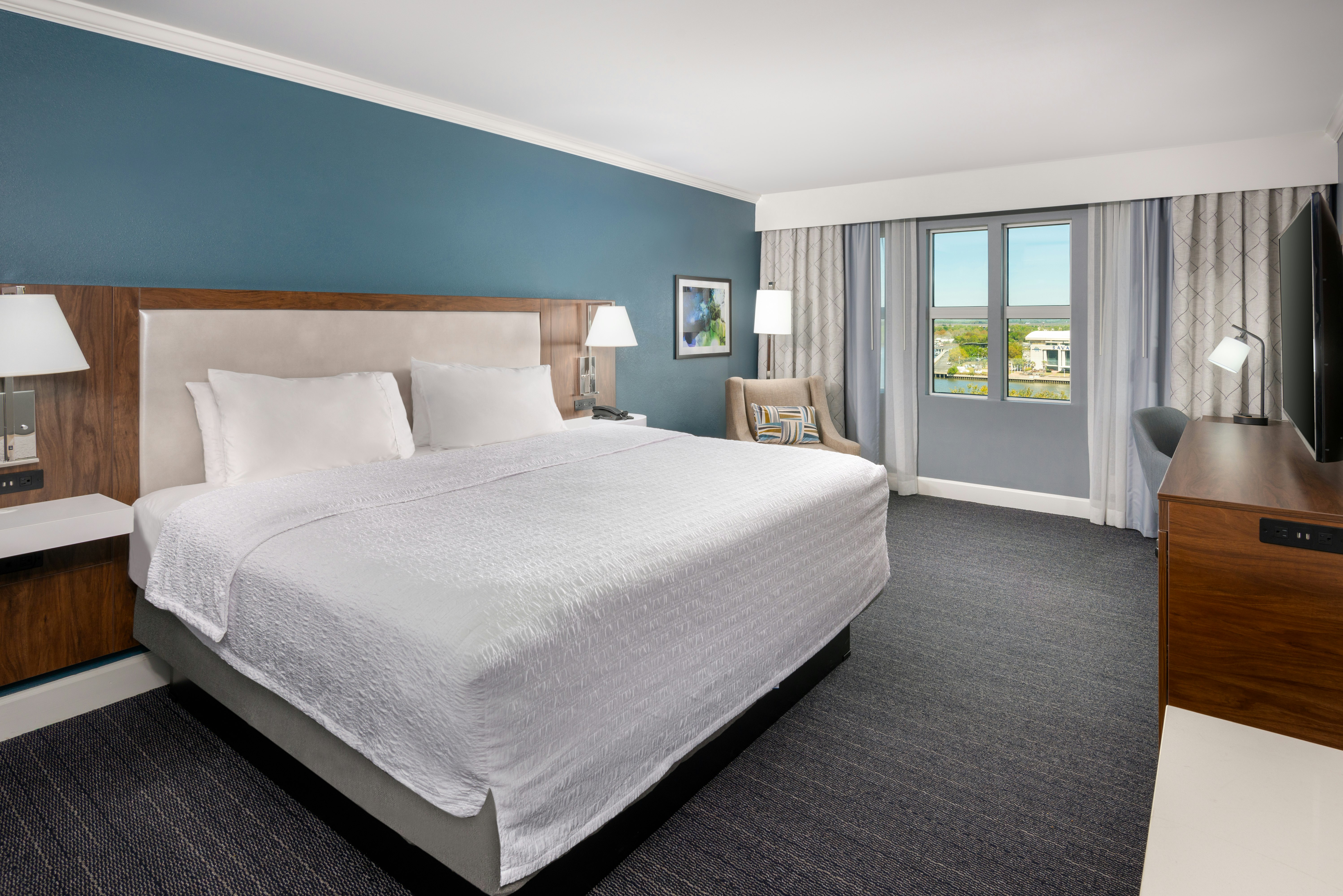 ROOM, KING BED, RIVER VIEW