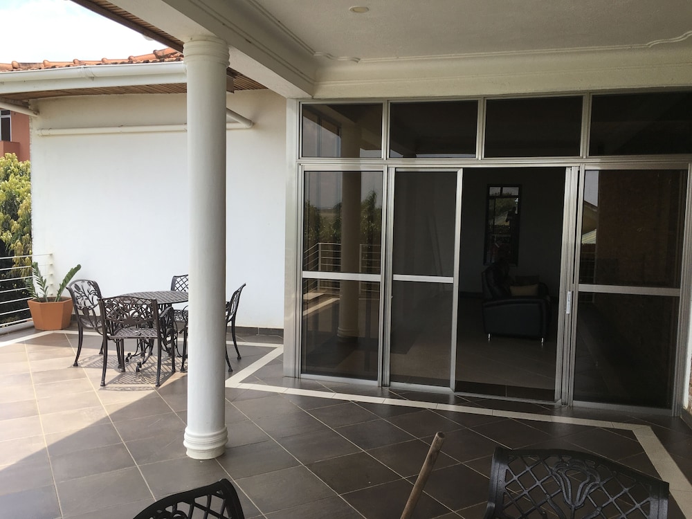 Airport View Hotel 26/50