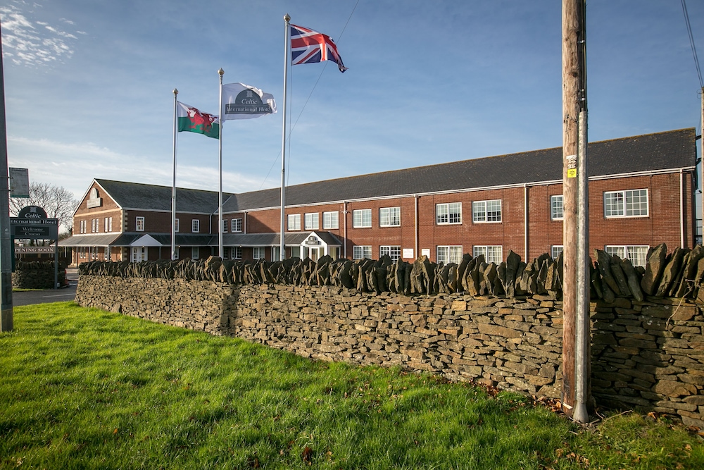 Celtic International Hotel Cardiff Airport 44/45