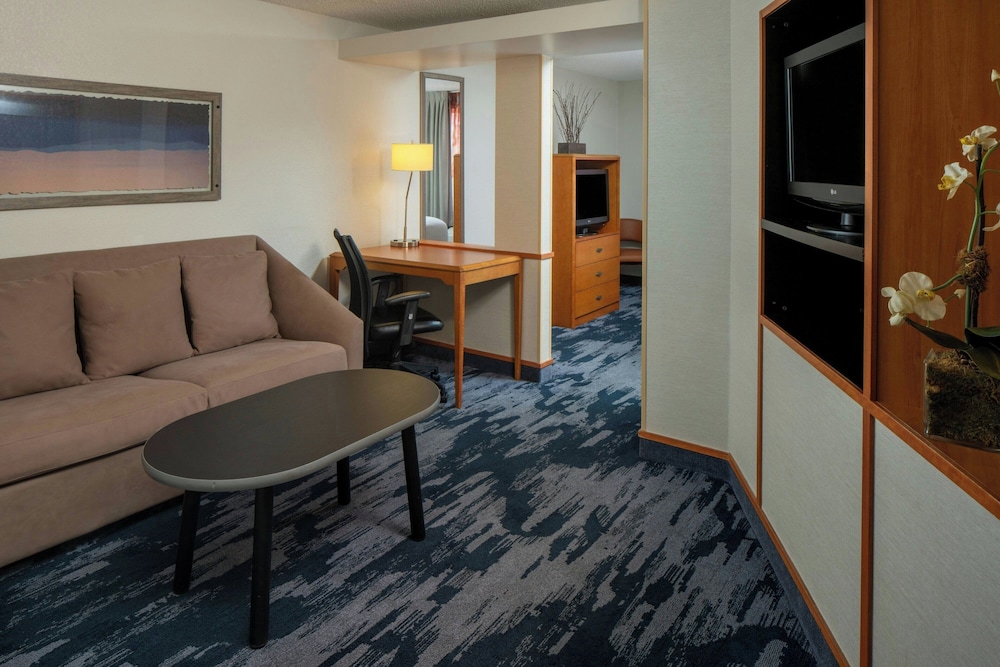 Fairfield Inn and Suites Jackson Airport 13/27