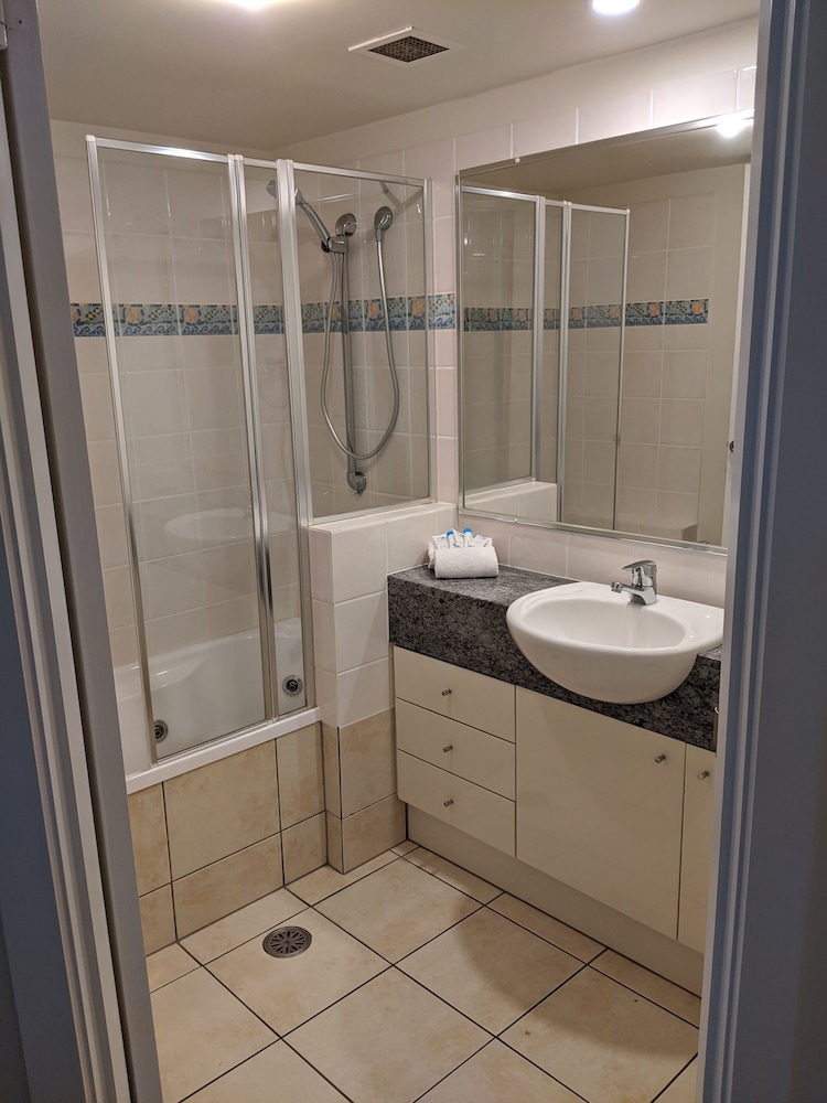 MOORINGS BEACH RESORT 75/77