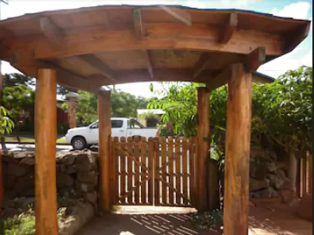 Inaki Uhi Hotel 5/50