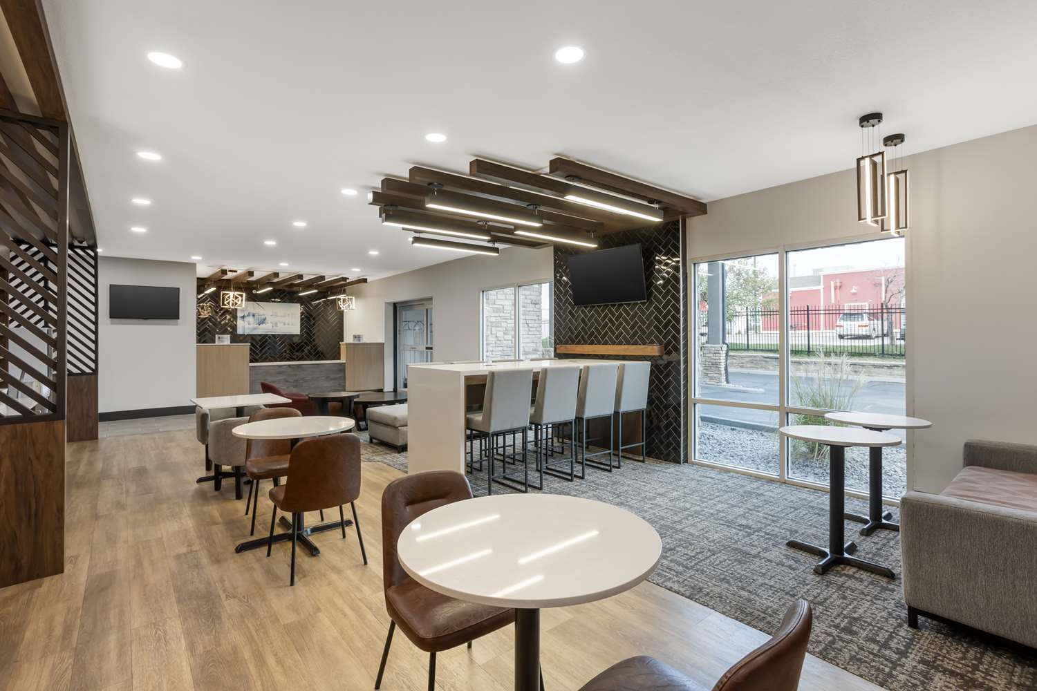 Best Western Plus Columbia Inn 40/53