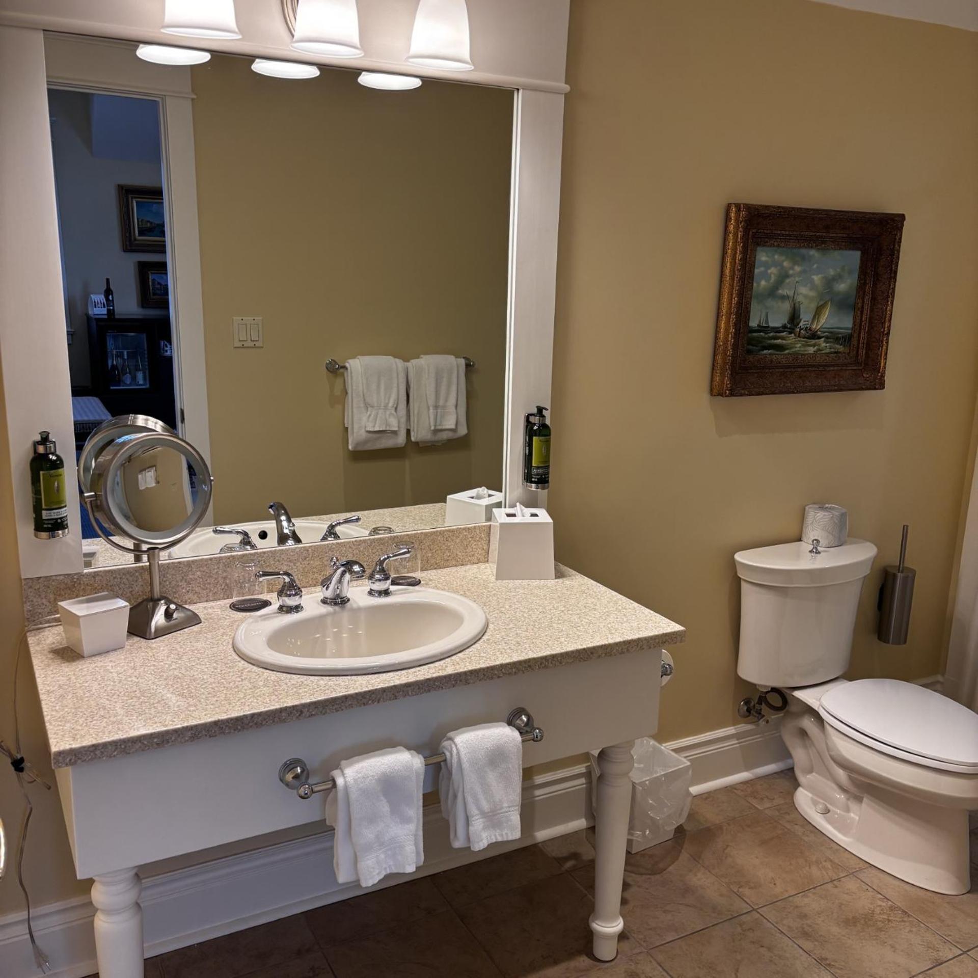 Superior, King Bed, Queen Bed, Riverbend Inn and Vineyard 3/3