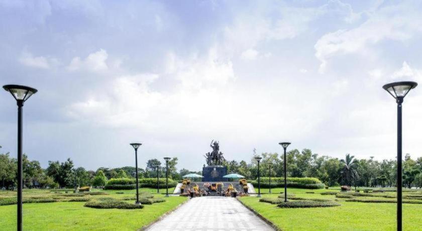 Budsarakam Place Hotel 31/33