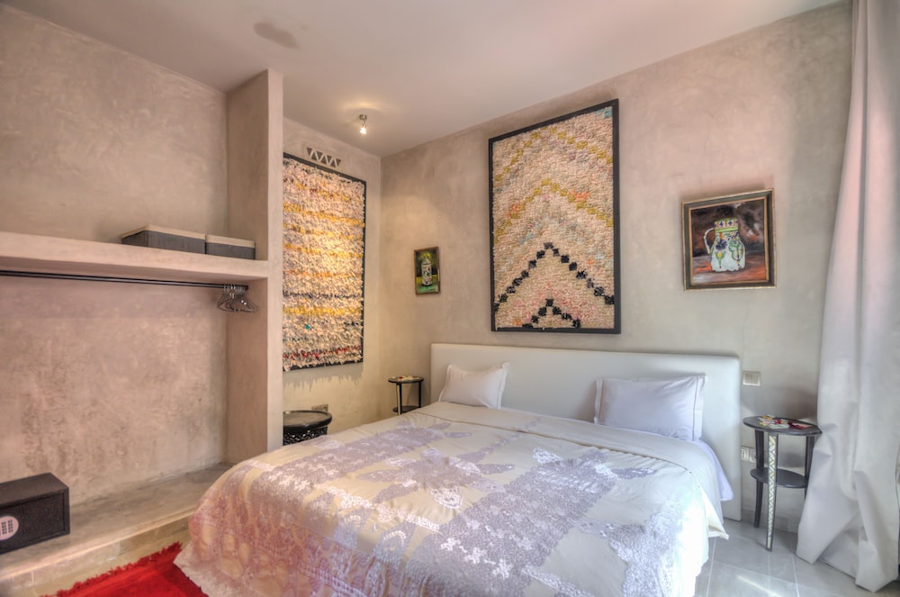 ROOM, QUADRUPLE