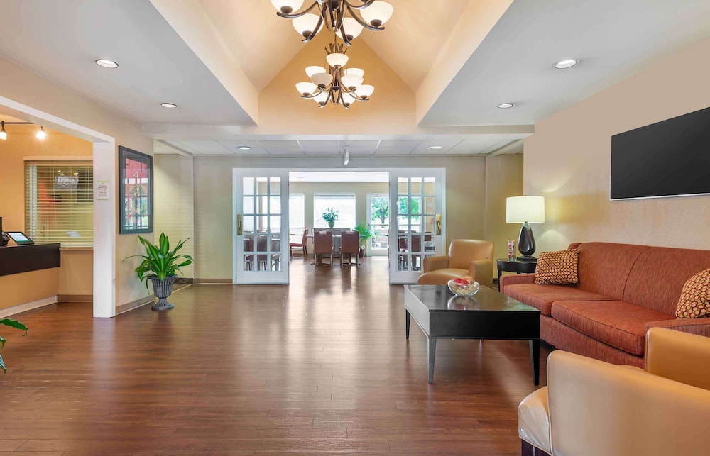 Studio 6 Corporate Extended Stay Philadelphia Malvern Swedesford Rd. PA 34/56
