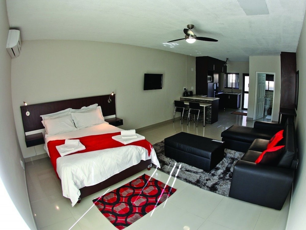 Hillside Executive Accommodation 17/59