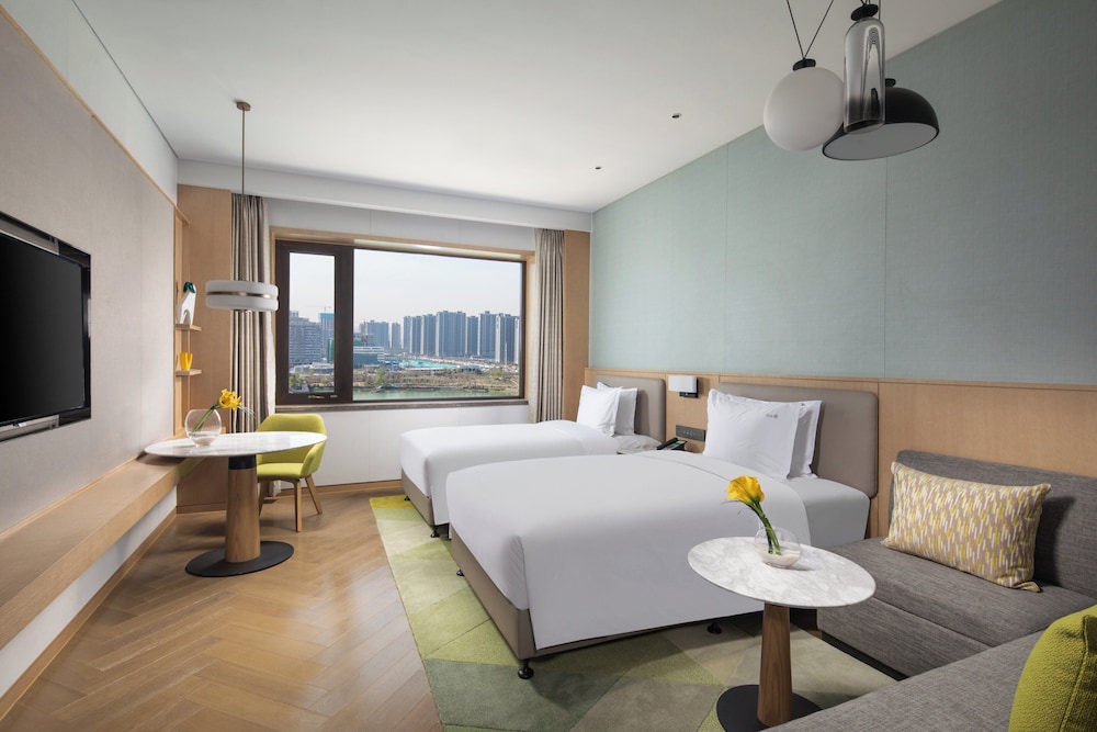 غرفة قياسية بسريرين منفصلين بإطلالة على المدينة، Holiday Inn Zhengzhou High-Tech Zone 3/6