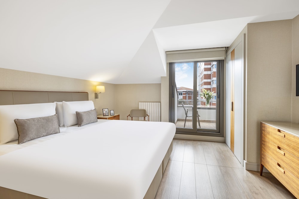 2 BEDROOMS, LOFT, CITY VIEW, TERRACE