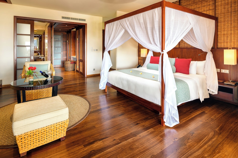 Lagoon, Luxury, Suite, King Bed, Private Garden