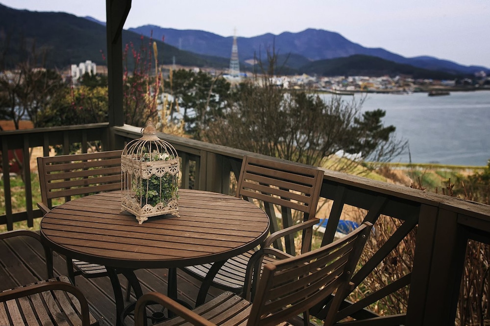Tongyeong Mongdol House Pension 42/50