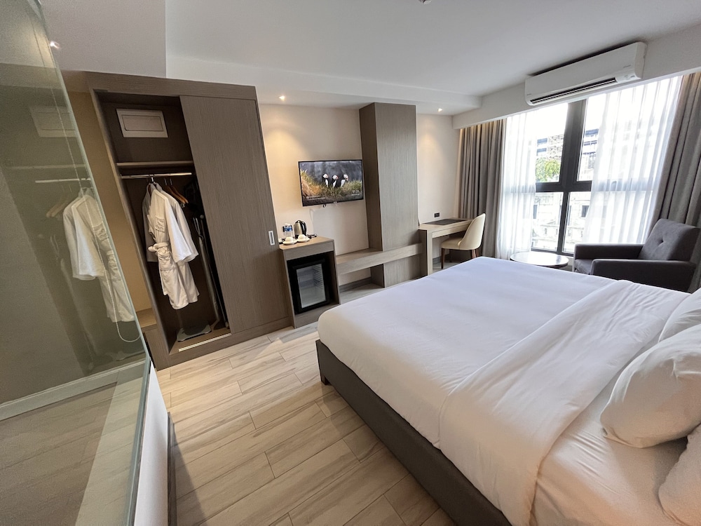 غرفة ديلوكس بسرير كينج بحوض استحمام، Capitol Hill Hotel and Suites 3/5