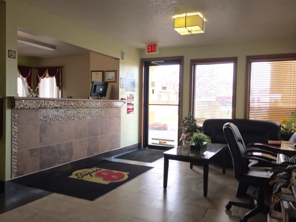 Super 8 by Wyndham Muncie/Ball St. College Area 4/24