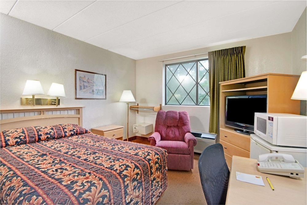 Super 8 By Wyndham Stamford/New York City Area 7/24
